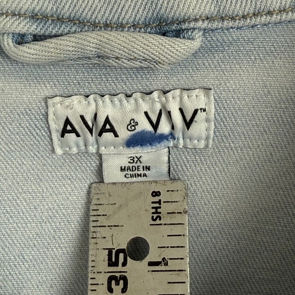 AVA‎ & VIV Womens 3X Plus Denim Jacket Light Wash Distressed Jean Button Trucker - Picture 6 of 8